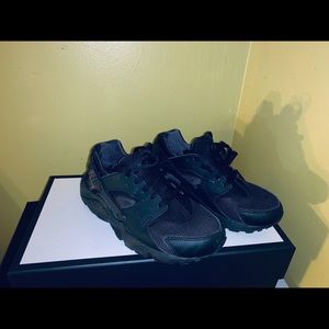 NIKE HURRACHE SHOES